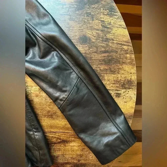 DKNY Donna Karan New York| ladies lambskin moto style leather jacket. Size: S - Picture 12 of 16